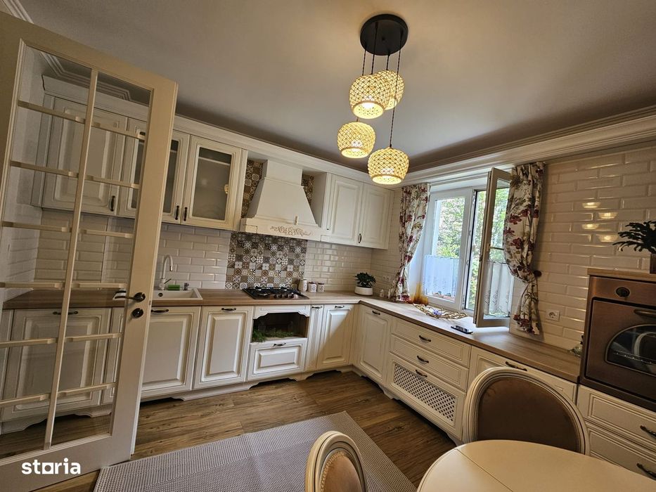 Apartament 3 camere 2 locuri de parcare si boxa , Strada Carpati