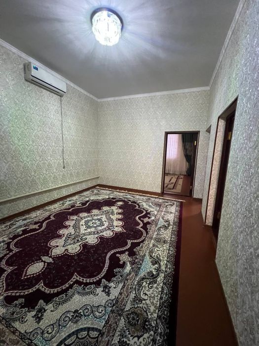 Гулистонда ховли уй сотилади