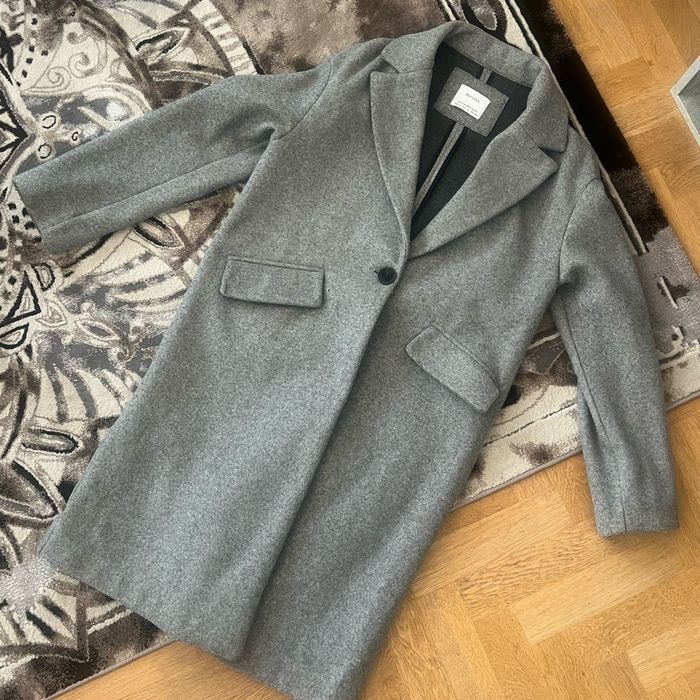 Дамско сиво палто Bershka