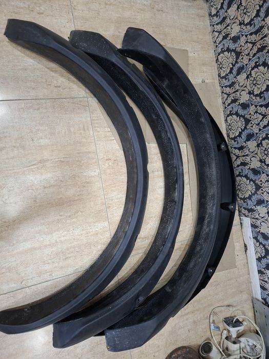 Продам пластиковые  расширитель крыло для Нива 4 комплект