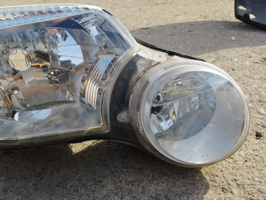 Десен xenon фар за Skoda Yeti 2009-2013