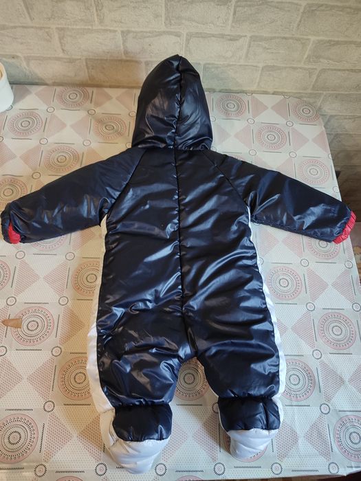 Продам комбинезоны на мальчика