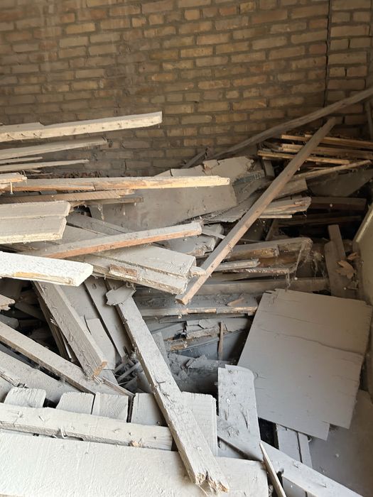 Доски , черный потолок, васса