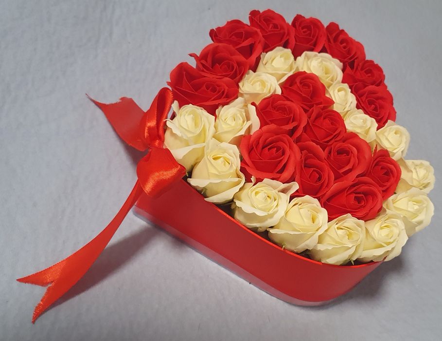 Cutie în forma de inima cu trandafiri de sapun 31