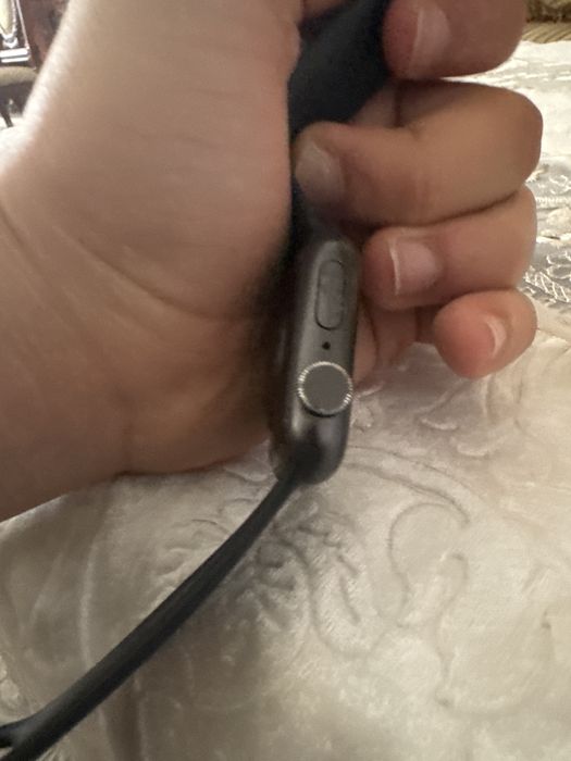 Apple watch se с каробком емкость 84% память 32 гб