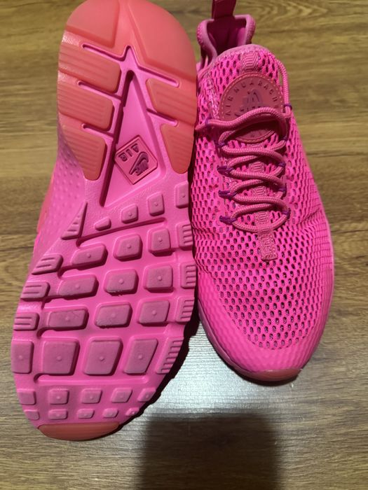 Цикламени маратонки