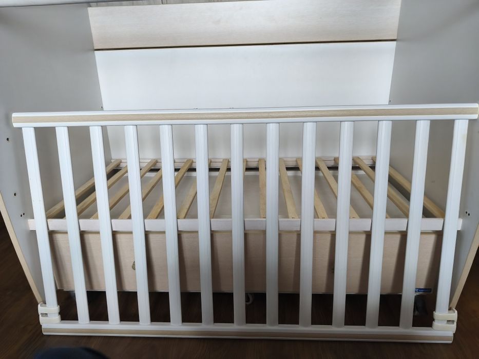 Кошара Лорели с чекмеджета и колелца