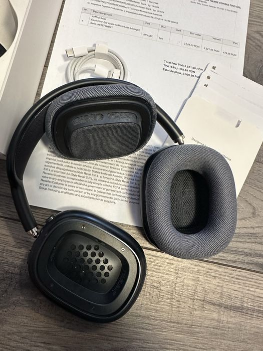 AirPods Max Apple