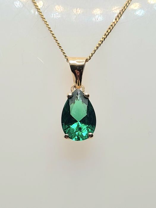 Coliere din aur galben de 9k cu smarald