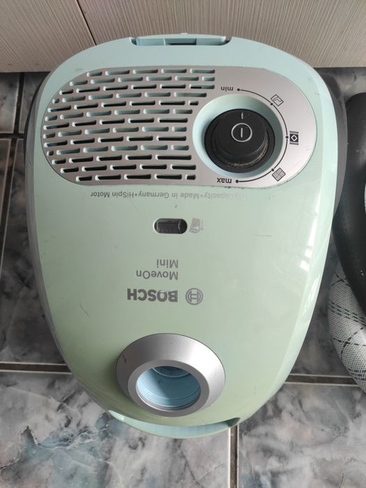 Aspirator Bosch cu sac în perfectă stare de funcționare. made in Germany ste aproape nou.