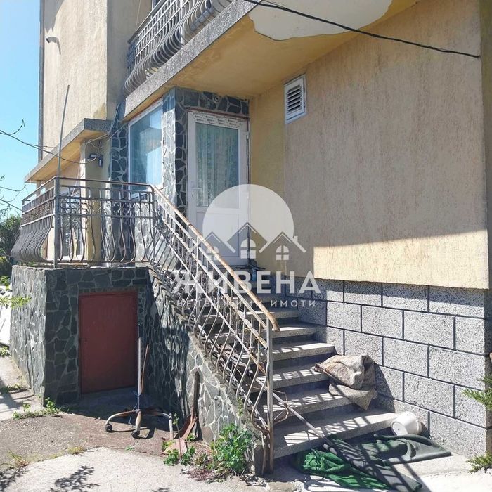 Продавам триетажна къща в с.Куманово, обл. Варна