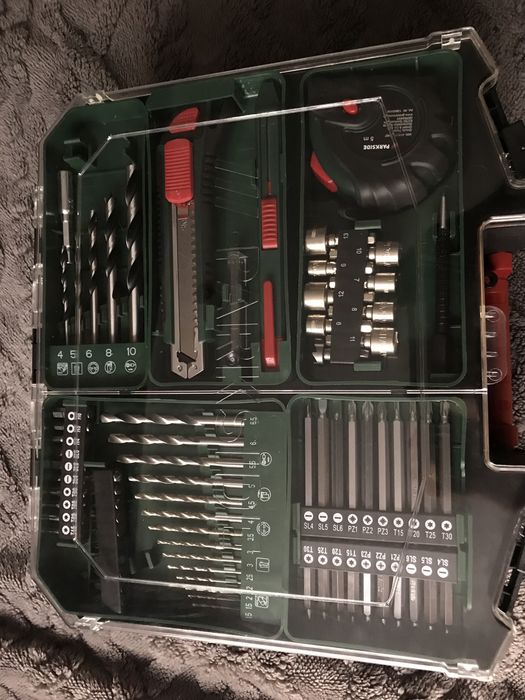 Microfon pentru cantat si masina gaurit