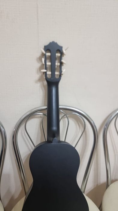 Продаю Yamaha GL1 Guitalele