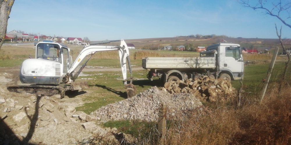 Execut lucrări de pregătire a terenului