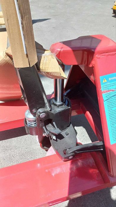 рохля с брендом Munulli 3 тонн универсал. поддон транспаллет тележка