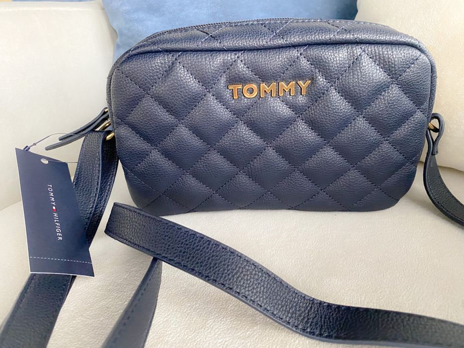 Tommy Hilfiger модерна и практична чанта, оригинална, нова с етикет