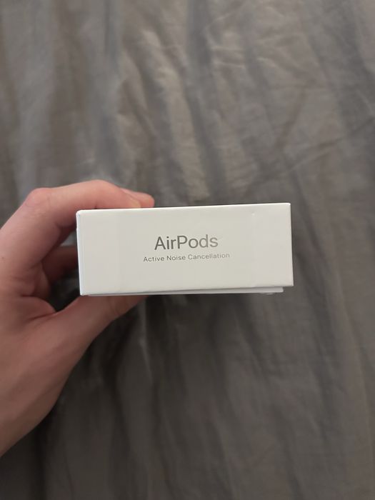 Vand casti airpods 4 ANC