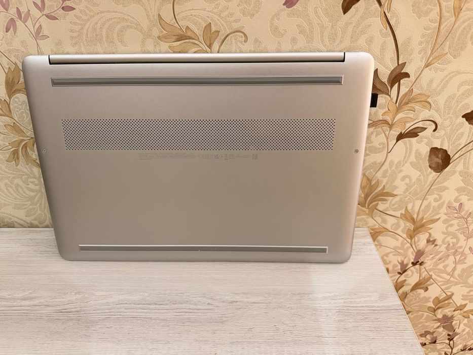 Продаю хороший Ноутбук для учёбы цена ниже рынка