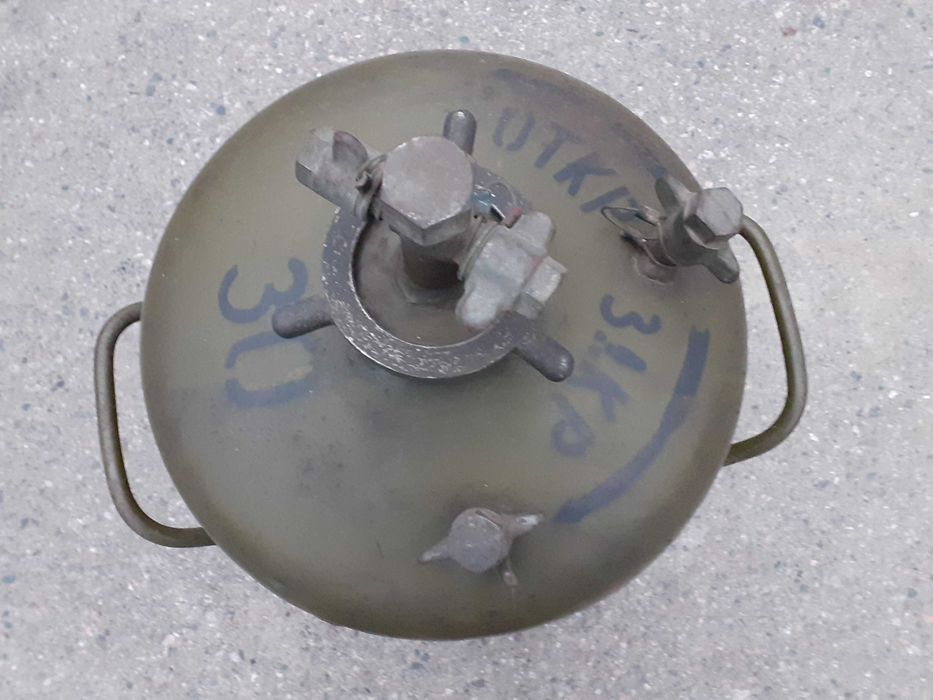 Опрыскиватель армейский продам.