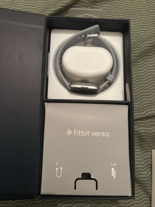 Ceas Fitbit Versa nou in cutie cu toate accesoriile