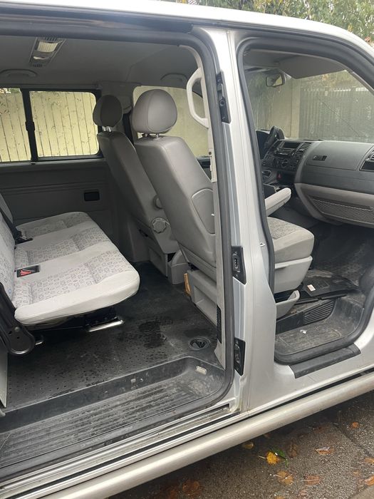 Dezmembrez VW Transporter Caravelle T5 2.5 Tdi an 2009
