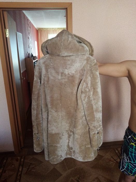 Продам шубу мутон с капюшоном