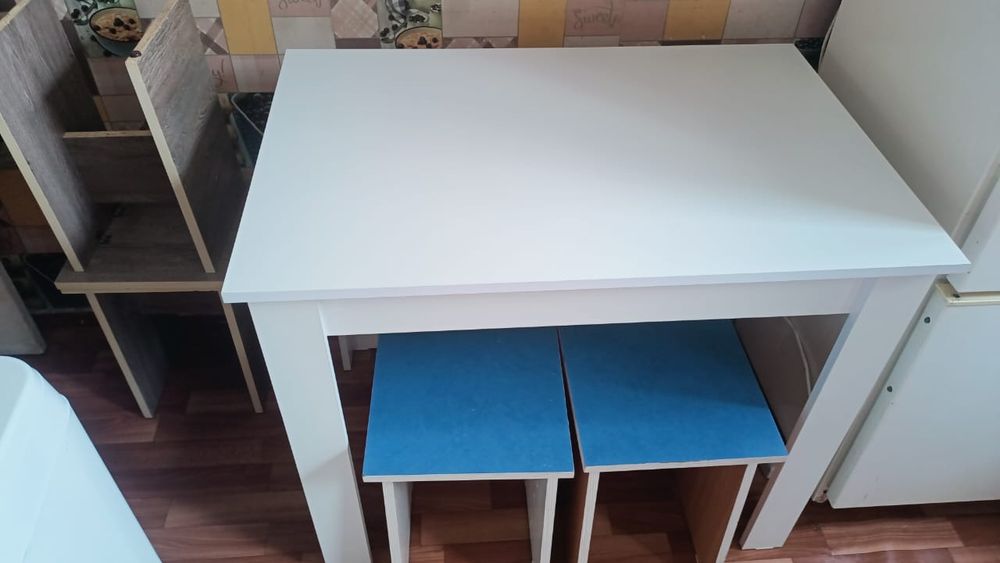 Продам кухонный стол