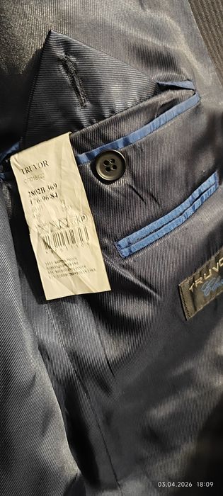 Продам мужские костюмы