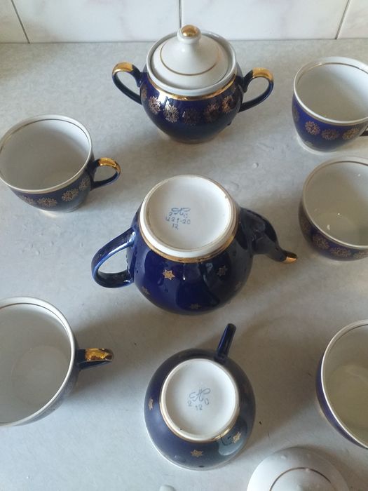 Продам  2 сервиза  производства СССР.