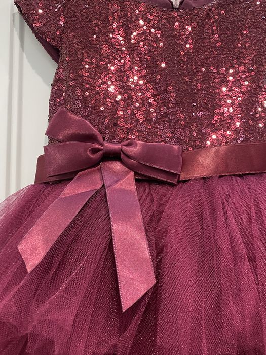 Платье нарядное.