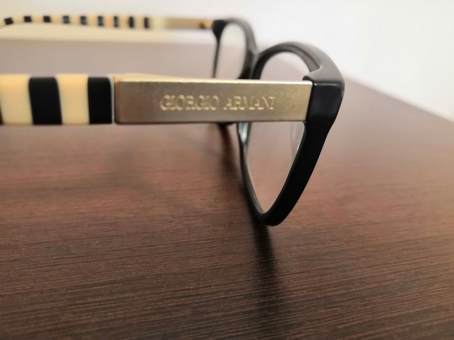 Giorgio Armani

Очила