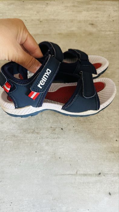 Продам сандалии рейма