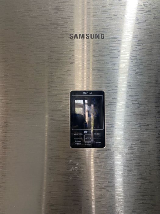 Продам холодильник марки Samsung
