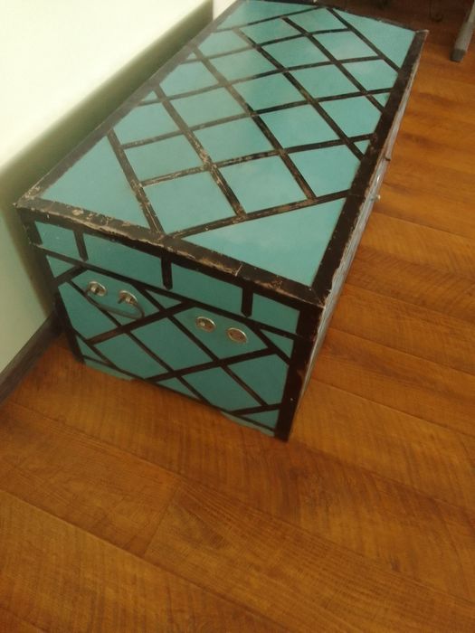 Сундук старинный