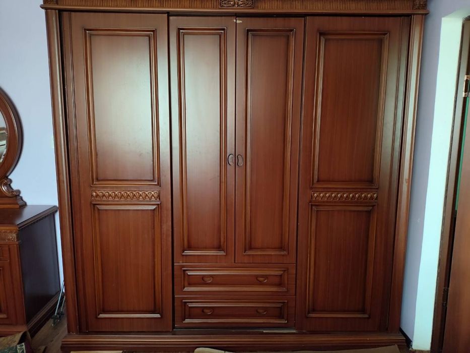 Продается спальный гарнитур