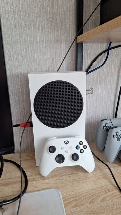 Продаю Xbox серия S