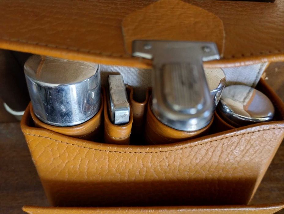 стар неизползван комплект за бръснене