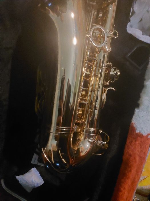 Vând urgent saxofon alto