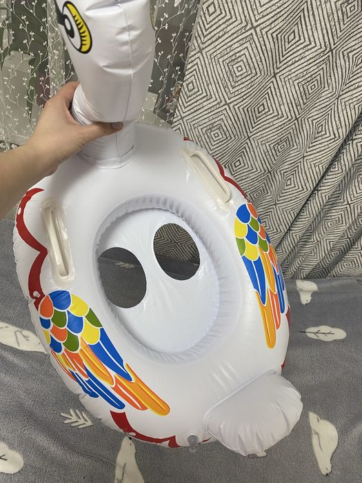 Надувной круг для плавания