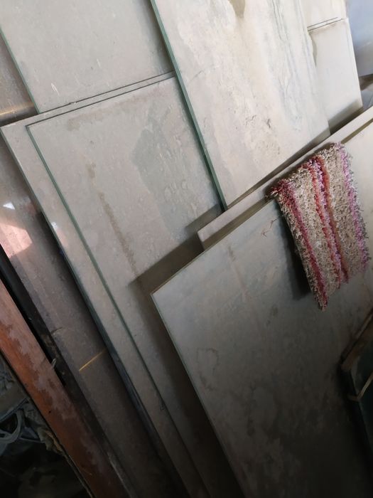 Стекло толстостенное.