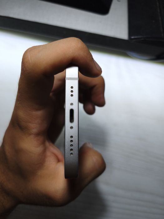 Apple iPhone 13, 128GB, Starlight – Пълен комплект, Като НОВ!