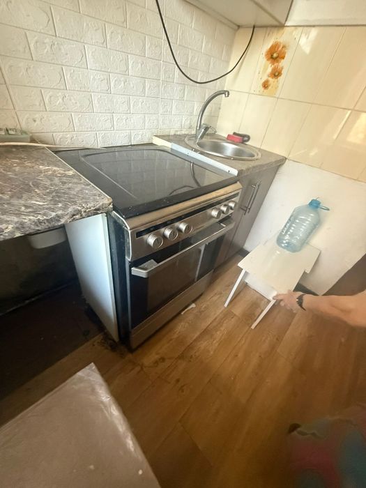 Продам газовую плиту Hansa