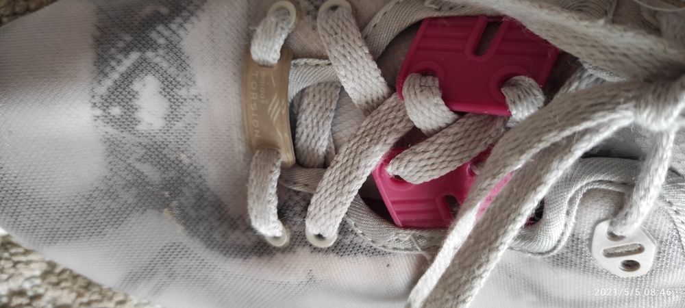 Продам кроссовки