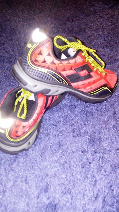 Продам кроссовки LOTTO.