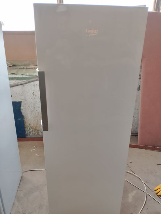 Срочно продам морозильник Beko