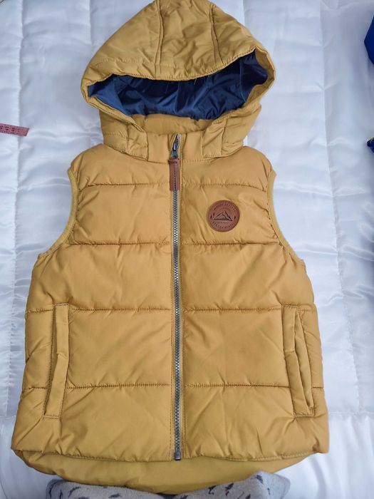 Елек H&M 4-7 г - 14 €