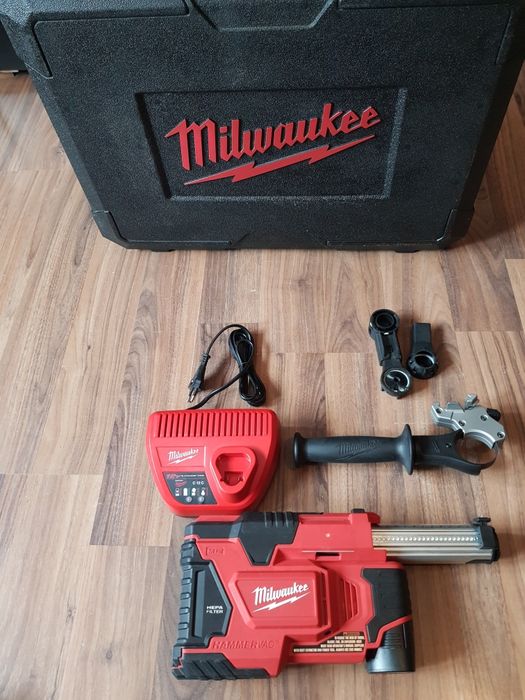 Aspirator Milwaukee M12 ca NOU