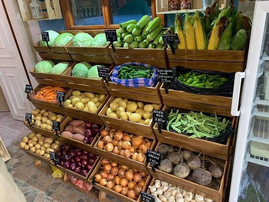 стъпаловиден дървен стелаж за плод и зеленчук