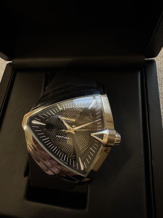 На продаже оригинальные часы Hamilton Ventura
