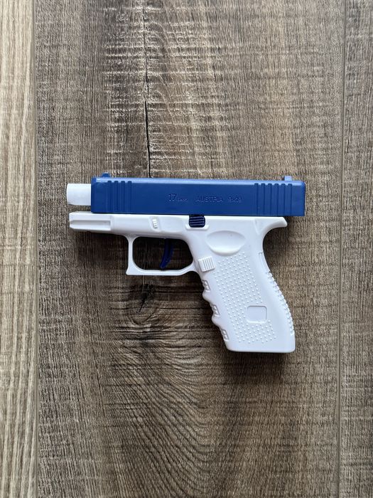 pistol cu apa albstru cu jet 8m nou nout